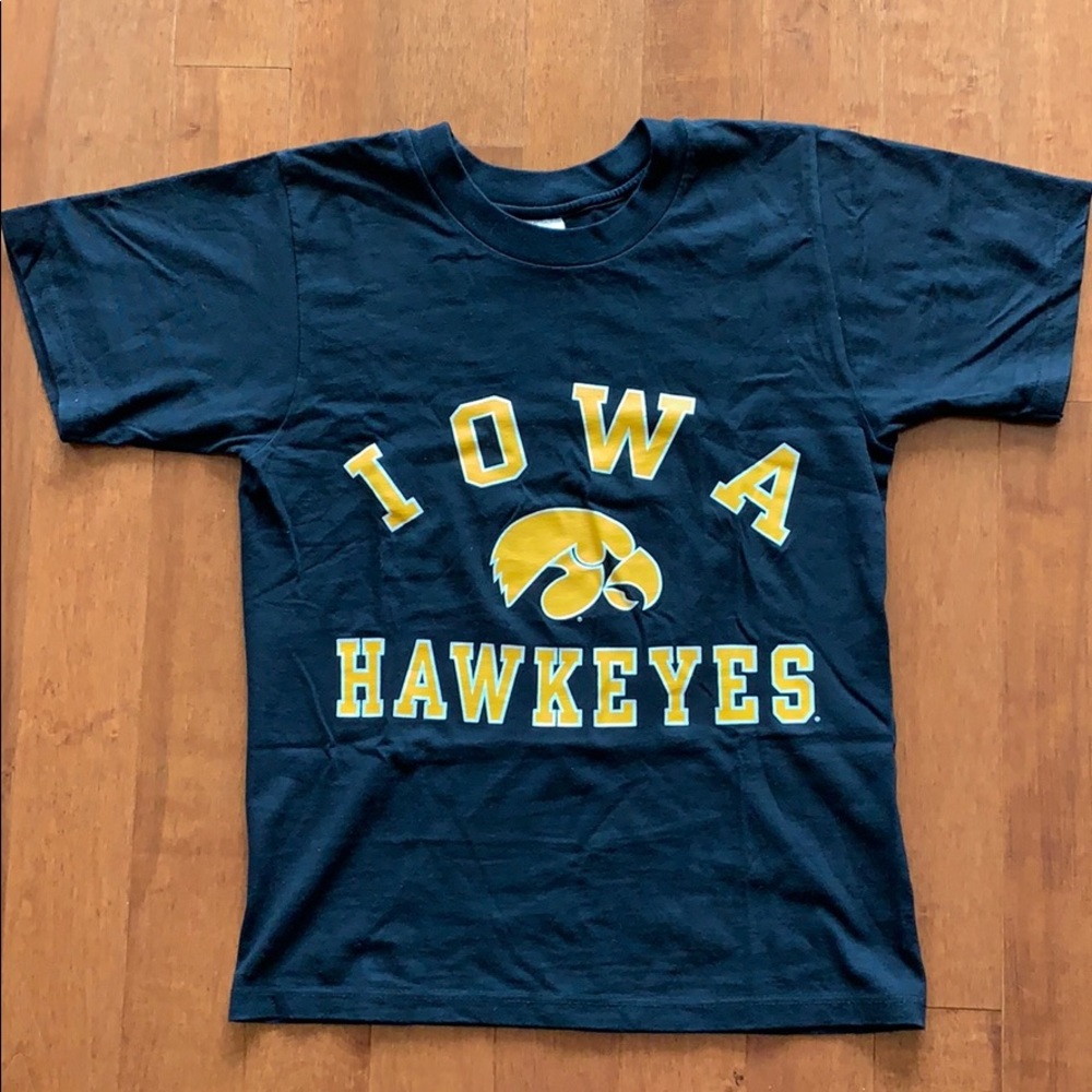 ‘00s Iowa Hawkeyes Logo Tee